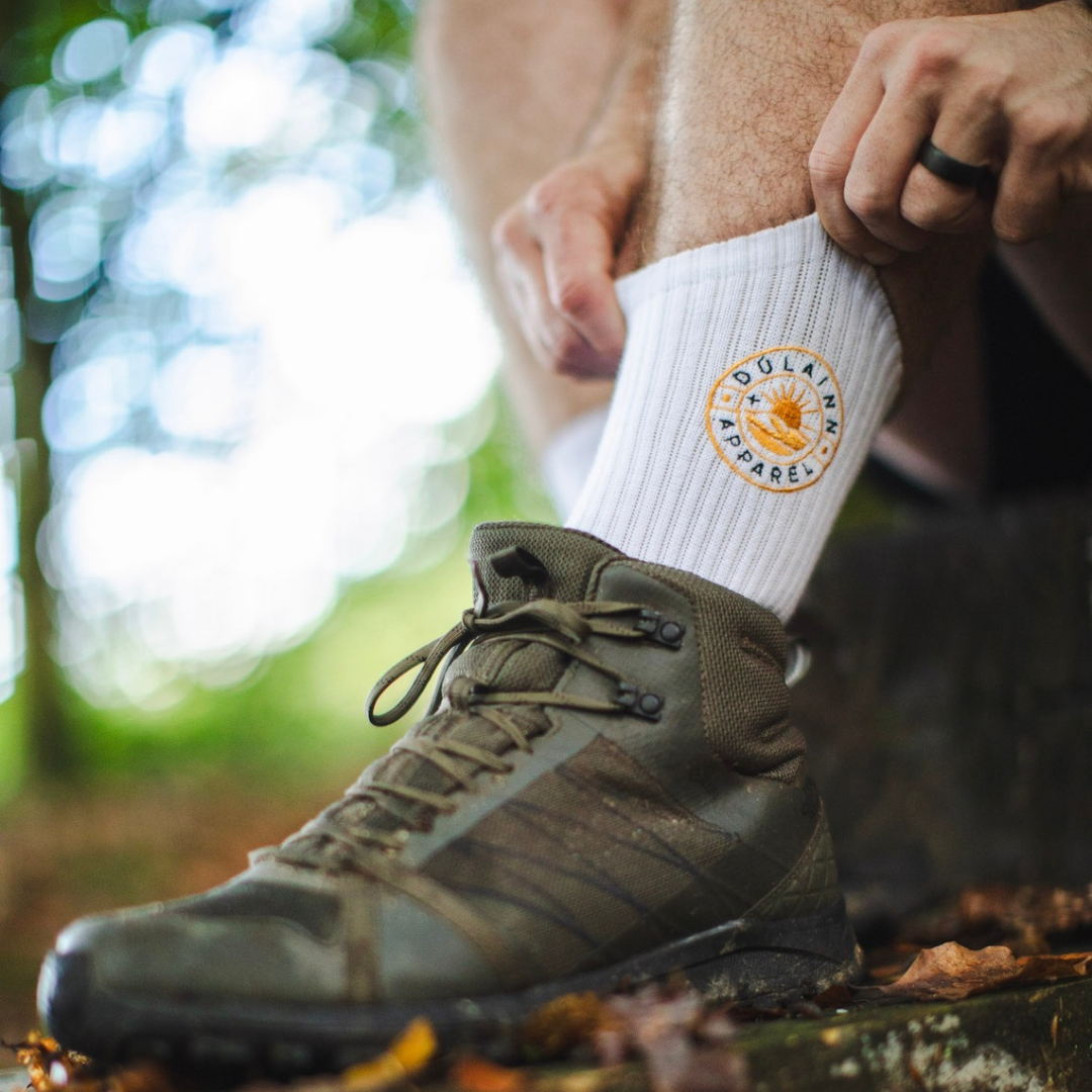 Dúlainn Apparel Logo Embroidered Socks – White