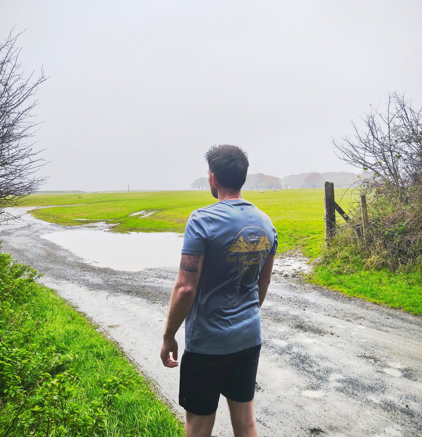 Dúlainn Apparel Unisex Heavyweight T-Shirt  (Mineral Grey - Dawn Breaker)