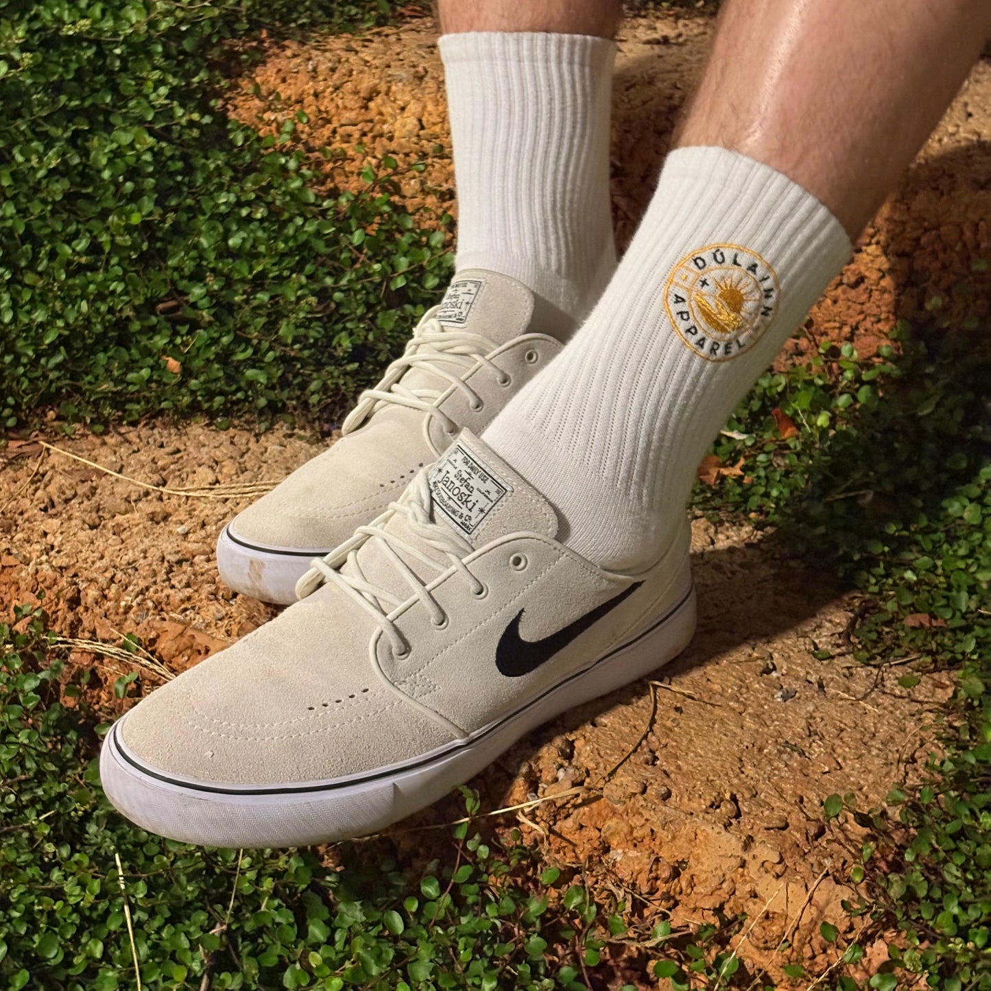 Dúlainn Apparel Logo Embroidered Socks – White