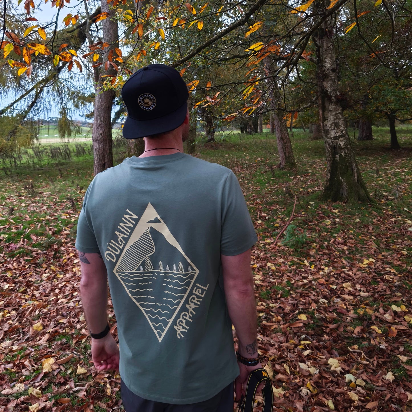 Dúlainn Apparel Unisex Heavyweight T-Shirt  (Moss Green - Summit Reflection)